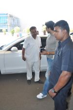 Abhishek Bachchan snapped at international airport in Mumbai on 1st Sept 2013 (7).JPG